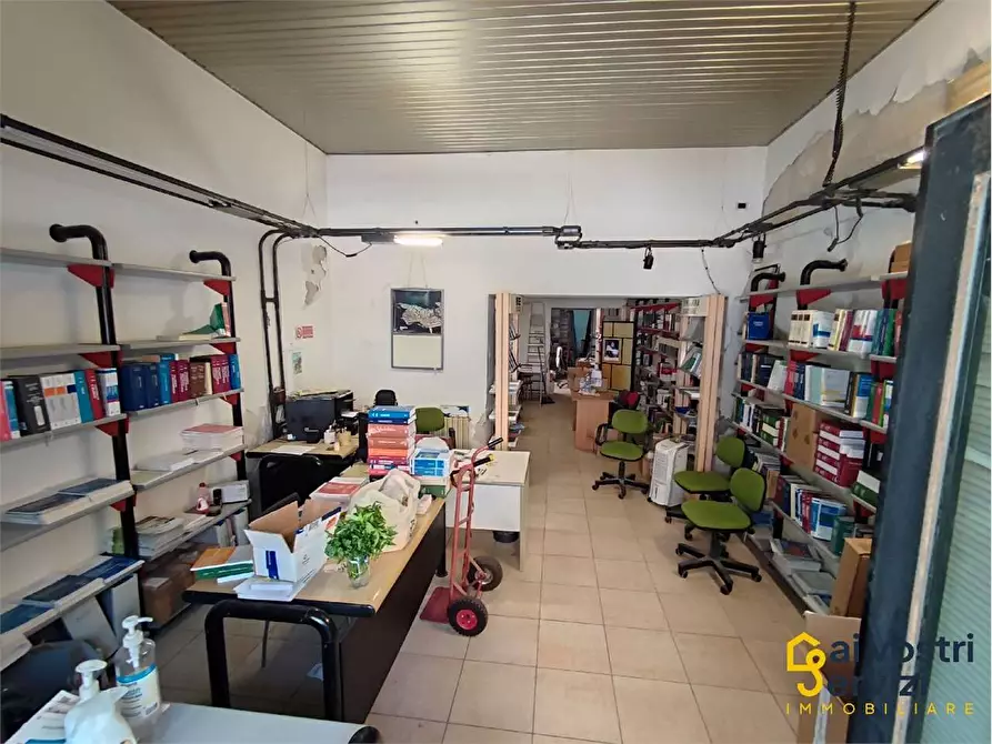 Immagine 2 di Negozio in vendita  in Via Ierone I L'Etneo a Siracusa