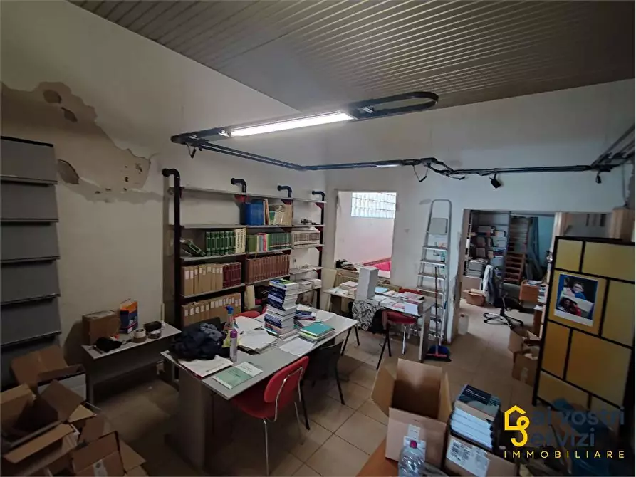 Immagine 4 di Negozio in vendita  in Via Ierone I L'Etneo a Siracusa