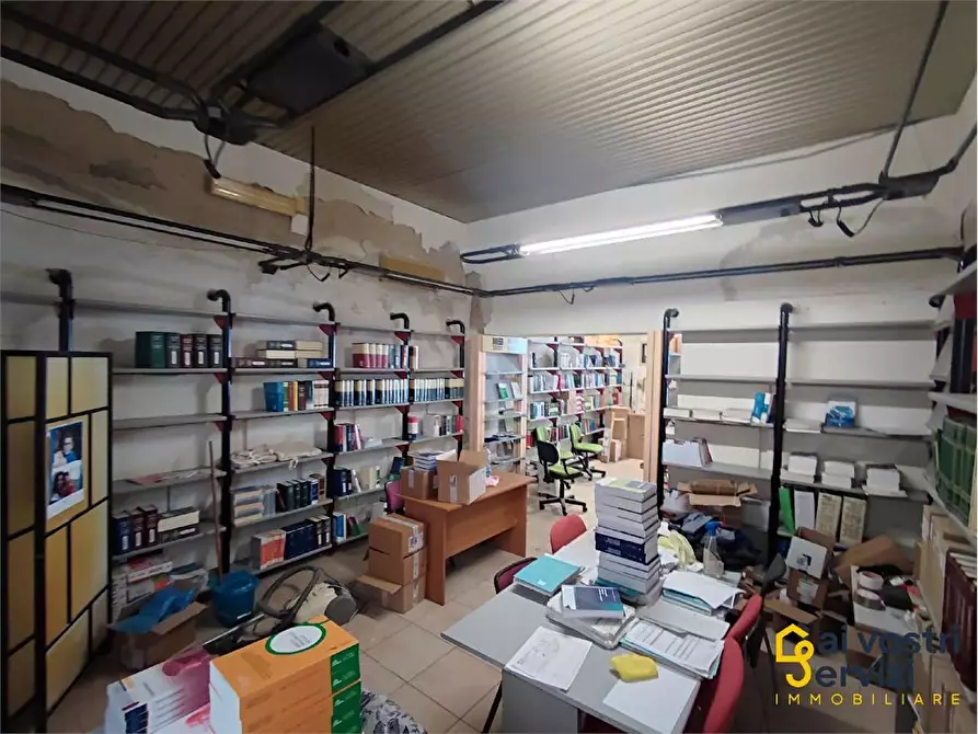 Immagine 5 di Negozio in vendita  in Via Ierone I L'Etneo a Siracusa