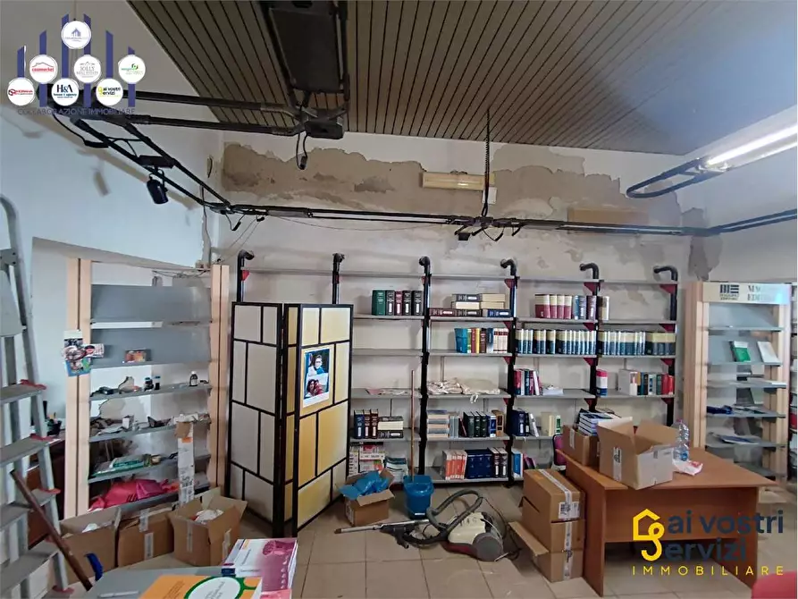 Immagine 6 di Negozio in vendita  in Via Ierone I L'Etneo a Siracusa