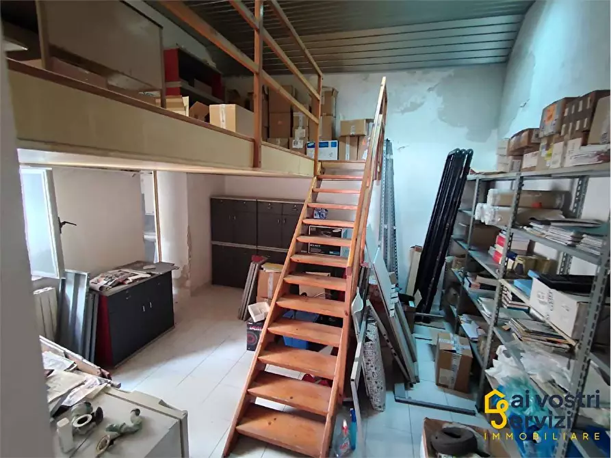 Immagine 10 di Negozio in vendita  in Via Ierone I L'Etneo a Siracusa