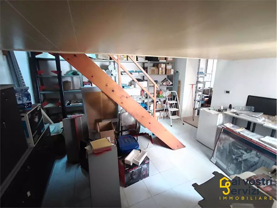 Immagine 11 di Negozio in vendita  in Via Ierone I L'Etneo a Siracusa