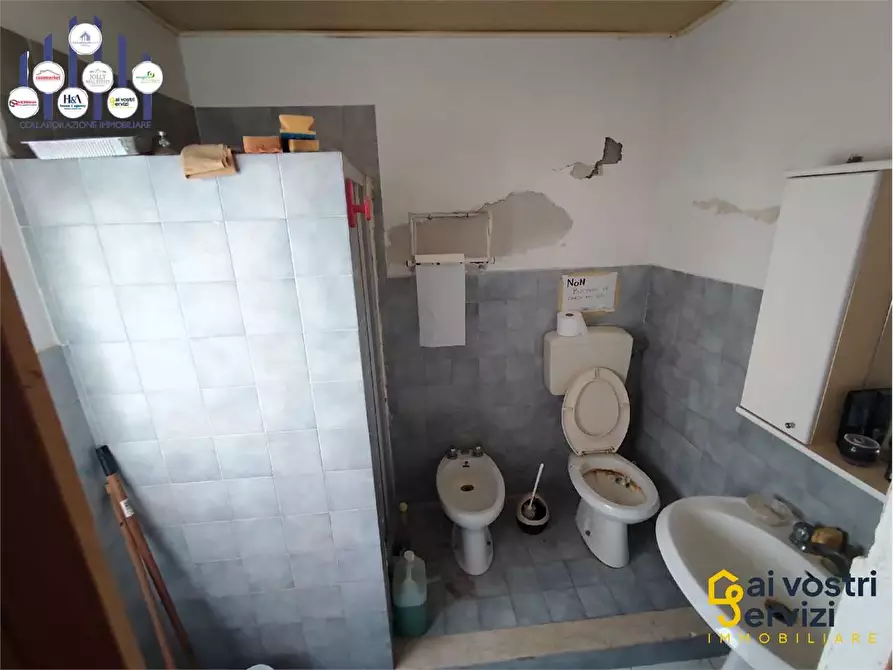 Immagine 12 di Negozio in vendita  in Via Ierone I L'Etneo a Siracusa