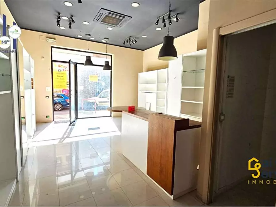 Immagine 1 di Negozio in affitto  in GELONE a Siracusa