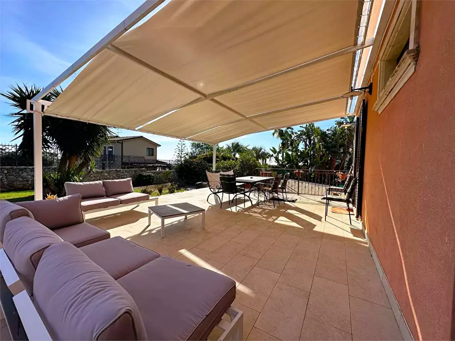 Immagine 12 di Villa in vendita  in VIA PIETRO FILLIOLEY a Siracusa
