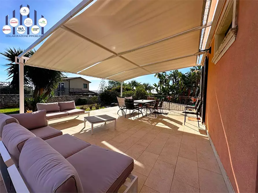 Immagine 12 di Villa in vendita  in VIA PIETRO FILLIOLEY a Siracusa