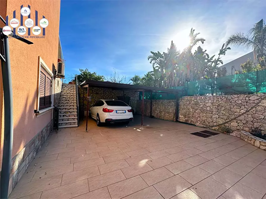 Immagine 15 di Villa in vendita  in VIA PIETRO FILLIOLEY a Siracusa