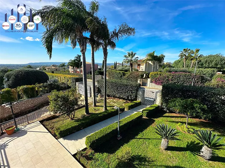 Immagine 25 di Villa in vendita  in VIA PIETRO FILLIOLEY a Siracusa