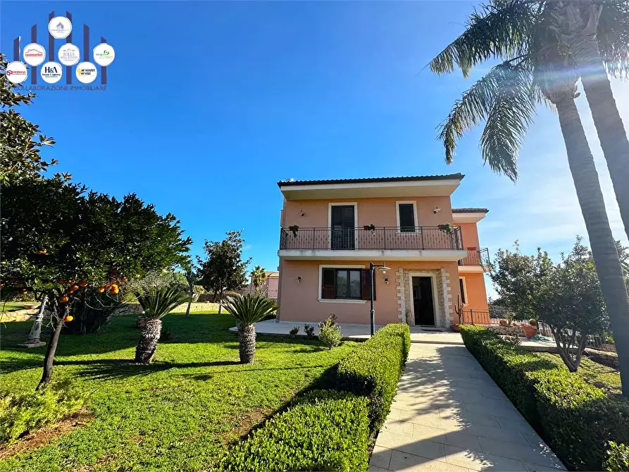 Immagine 30 di Villa in vendita  in VIA PIETRO FILLIOLEY a Siracusa