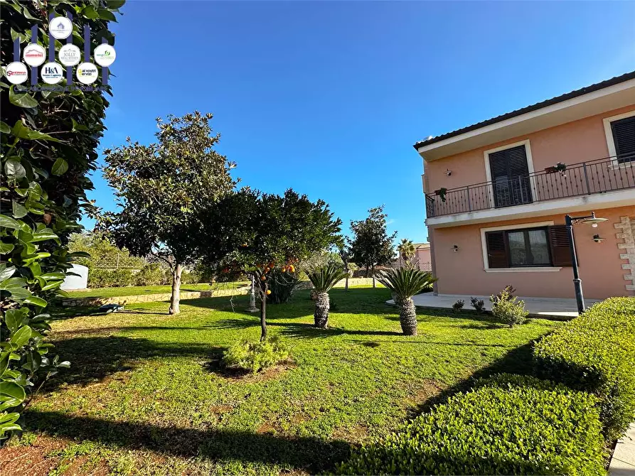 Immagine 31 di Villa in vendita  in VIA PIETRO FILLIOLEY a Siracusa