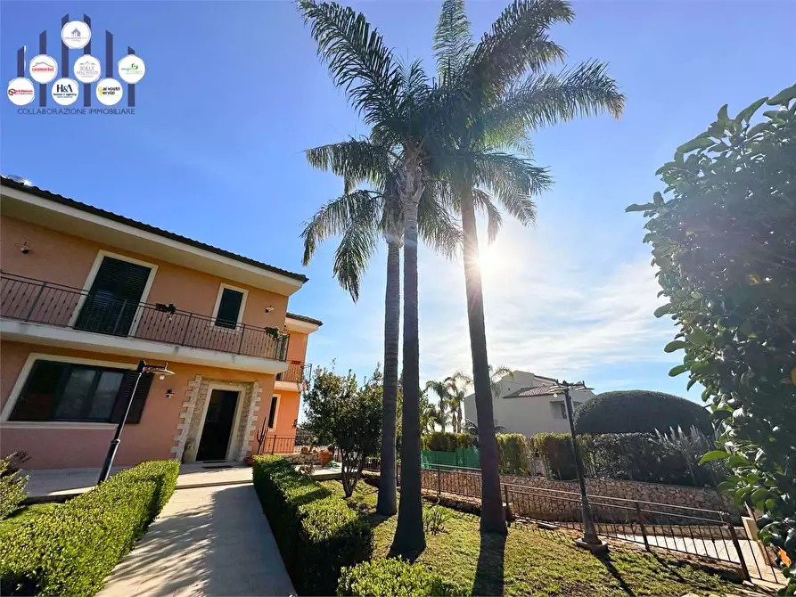 Immagine 32 di Villa in vendita  in VIA PIETRO FILLIOLEY a Siracusa