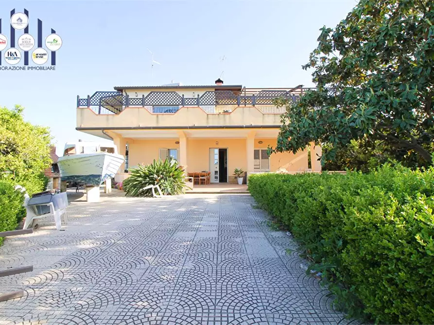 Immagine 1 di Villa in vendita  in VIALE GARRONE a Melilli