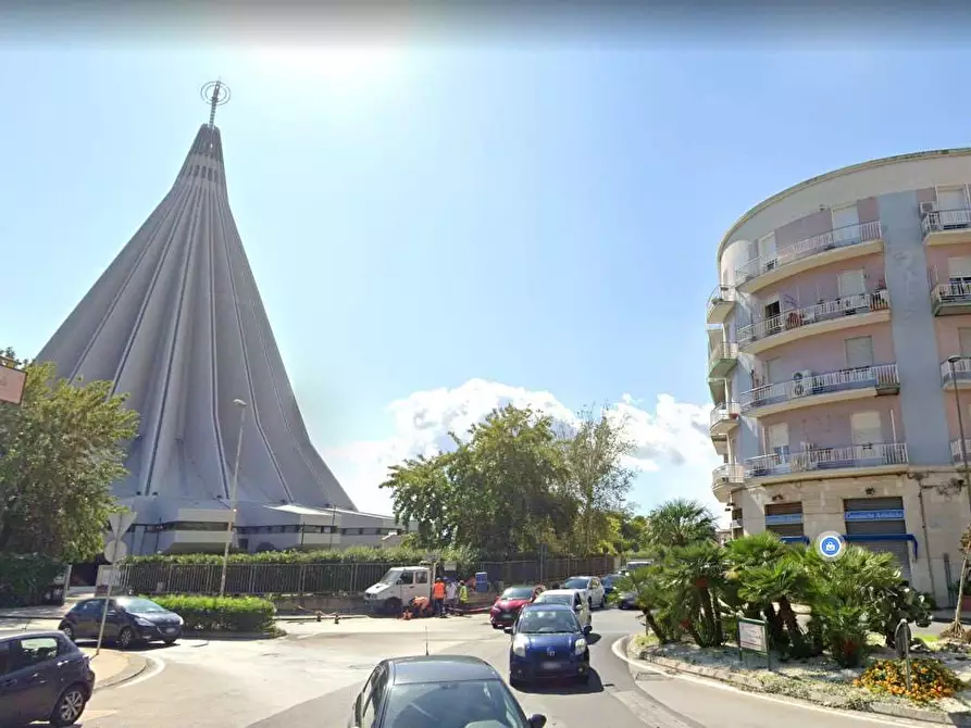 Immagine 1 di Negozio in vendita  a Siracusa