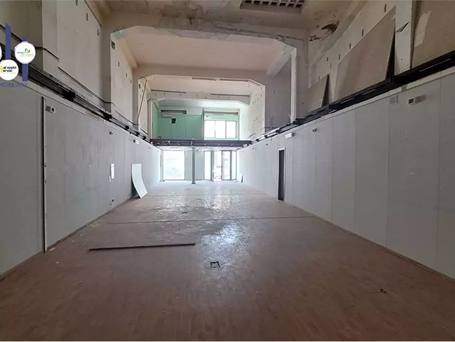 Immagine 4 di Negozio in vendita  in CORSO UMBERTO I a Siracusa