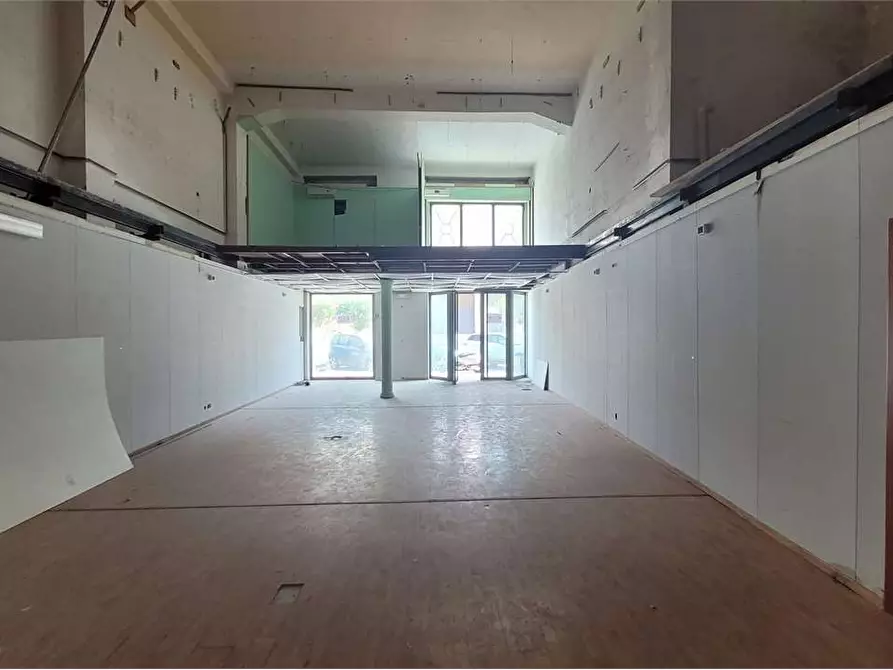 Immagine 5 di Negozio in vendita  in CORSO UMBERTO I a Siracusa