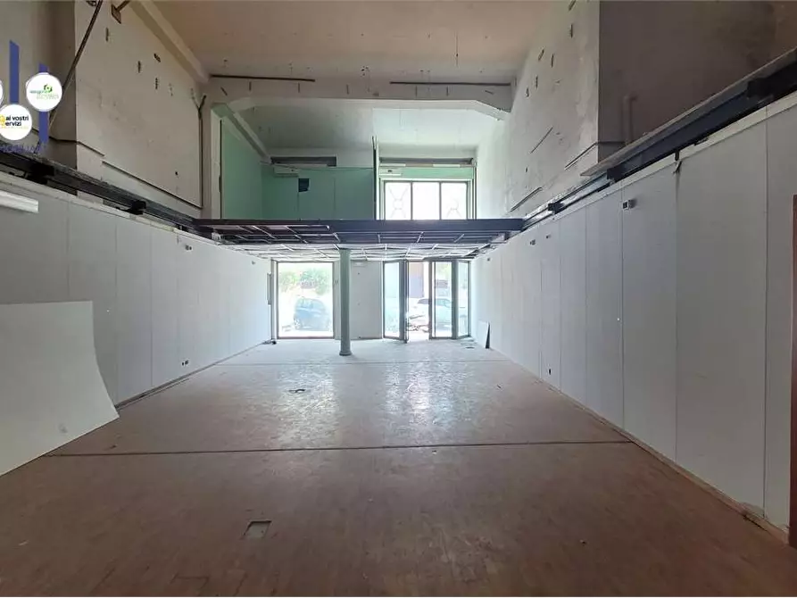 Immagine 5 di Negozio in vendita  in CORSO UMBERTO I a Siracusa