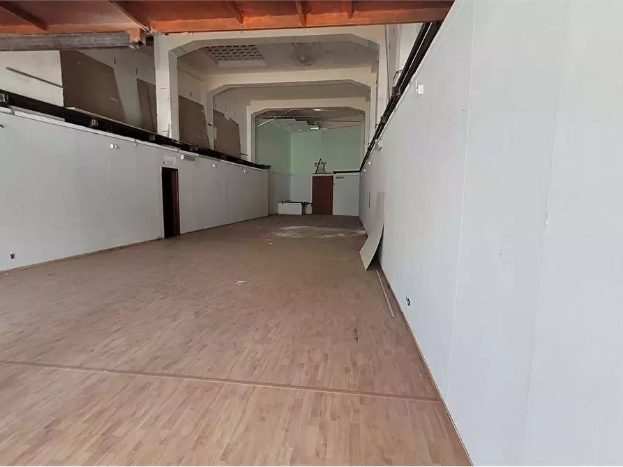 Immagine 6 di Negozio in vendita  in CORSO UMBERTO I a Siracusa