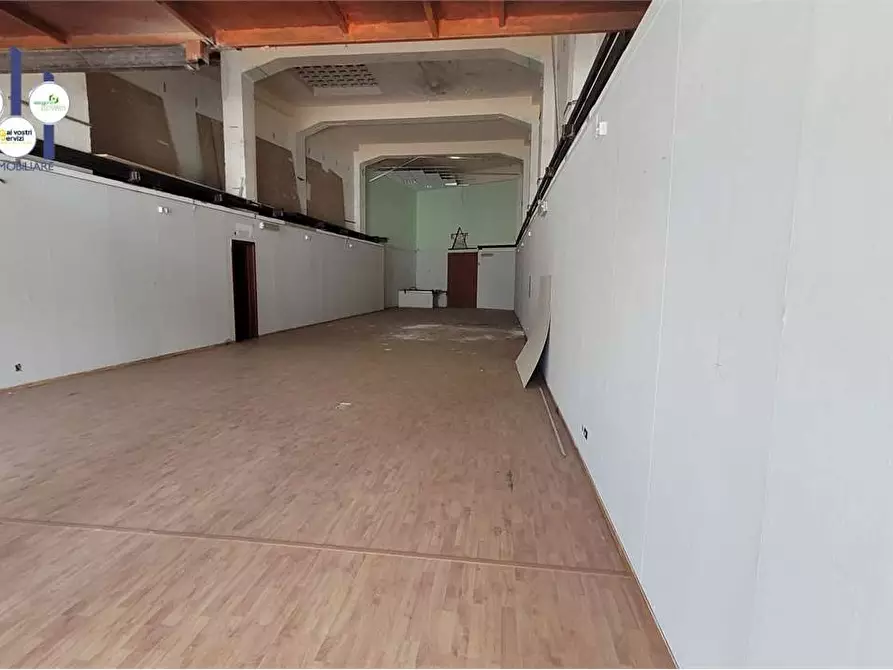 Immagine 6 di Negozio in vendita  in CORSO UMBERTO I a Siracusa