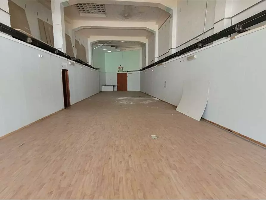 Immagine 7 di Negozio in vendita  in CORSO UMBERTO I a Siracusa