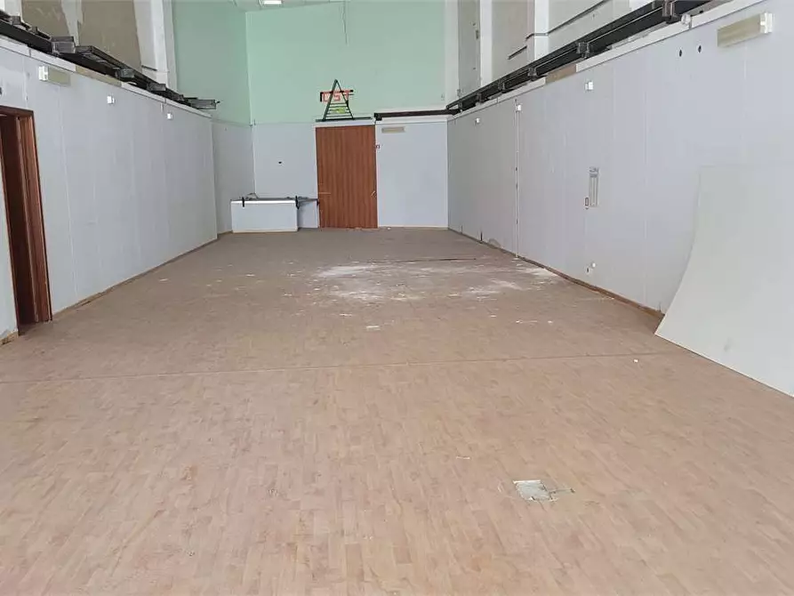 Immagine 9 di Negozio in vendita  in CORSO UMBERTO I a Siracusa
