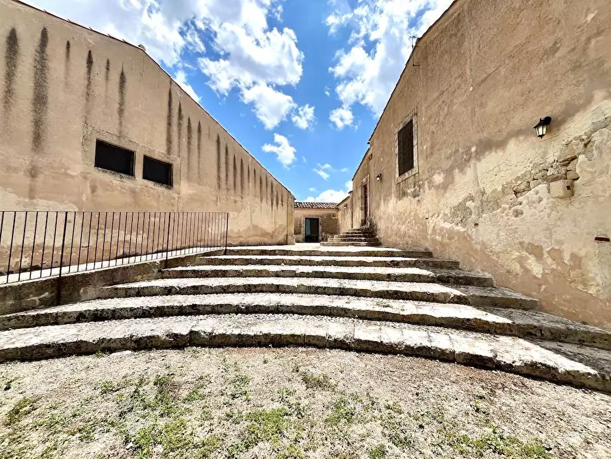 Immagine 21 di Rustico / casale in vendita  a Noto