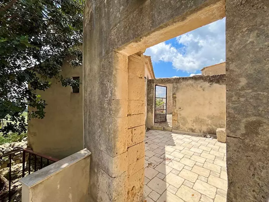 Immagine 51 di Rustico / casale in vendita  a Noto
