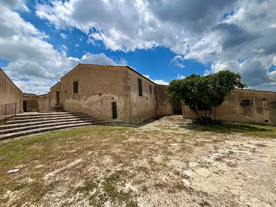 Immagine 57 di Rustico / casale in vendita  a Noto