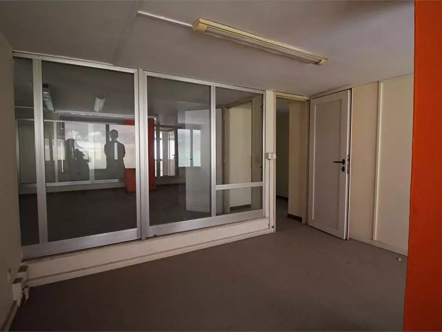 Immagine 5 di Negozio in vendita  in Viale Montedoro a Siracusa