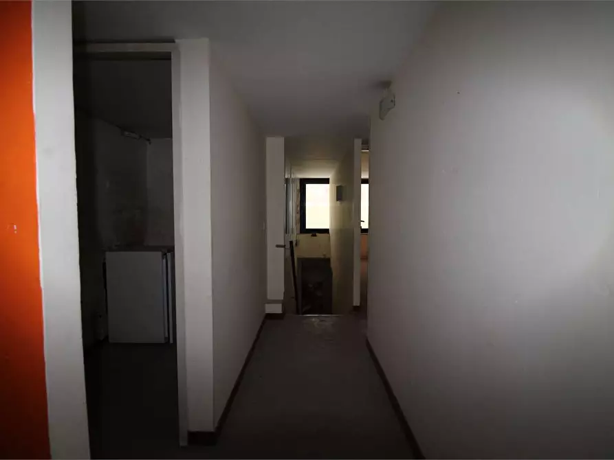 Immagine 9 di Negozio in vendita  in Viale Montedoro a Siracusa