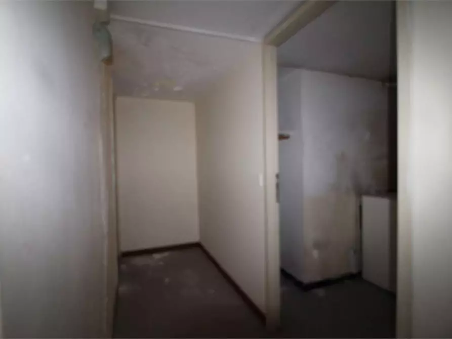 Immagine 10 di Negozio in vendita  in Viale Montedoro a Siracusa