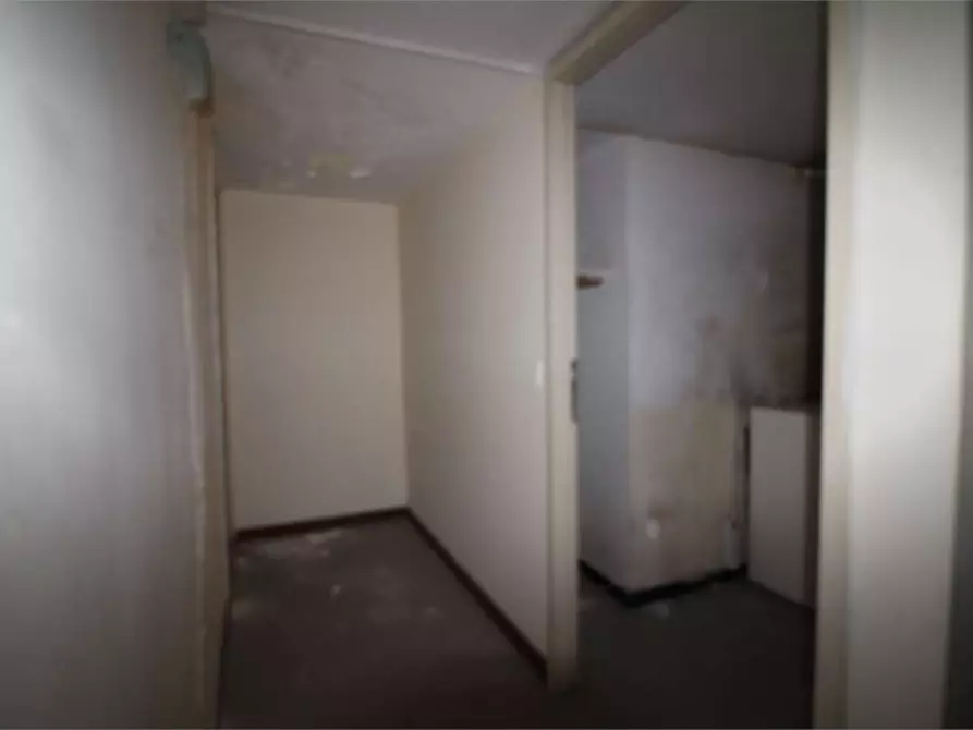 Immagine 11 di Negozio in vendita  in Viale Montedoro a Siracusa