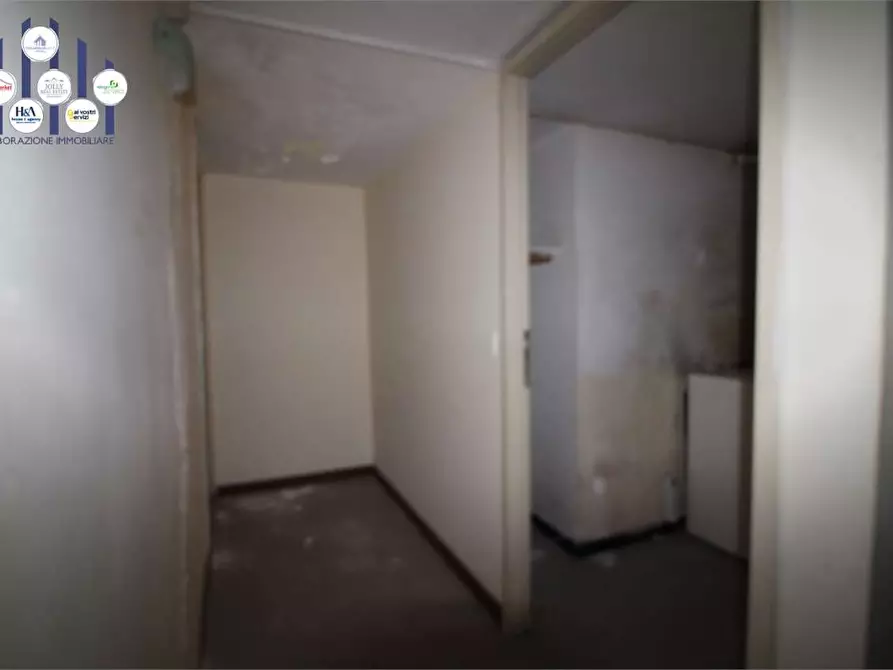 Immagine 11 di Negozio in vendita  in Viale Montedoro a Siracusa