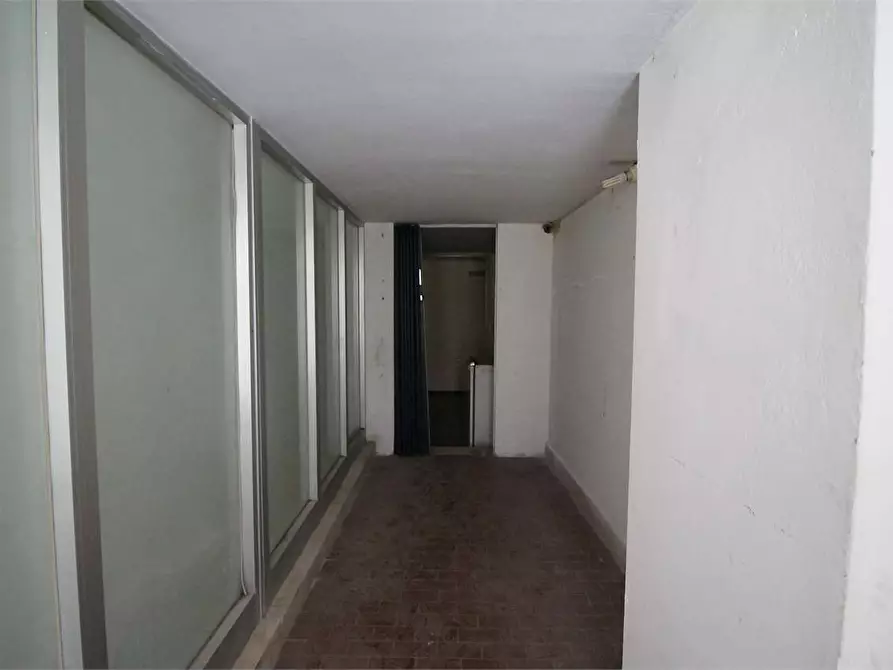 Immagine 12 di Negozio in vendita  in Viale Montedoro a Siracusa