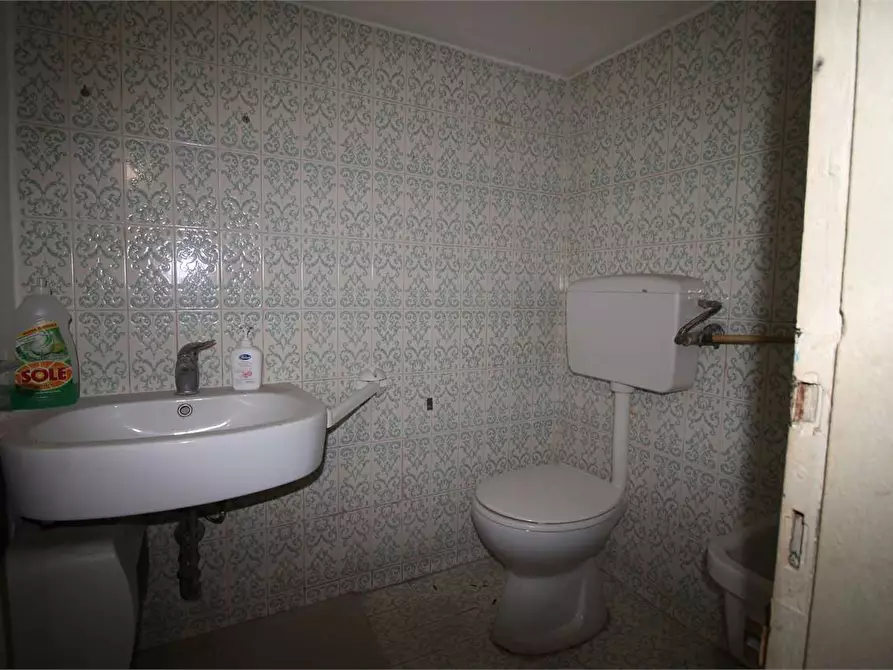 Immagine 13 di Negozio in vendita  in Viale Montedoro a Siracusa