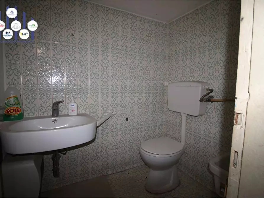 Immagine 13 di Negozio in vendita  in Viale Montedoro a Siracusa