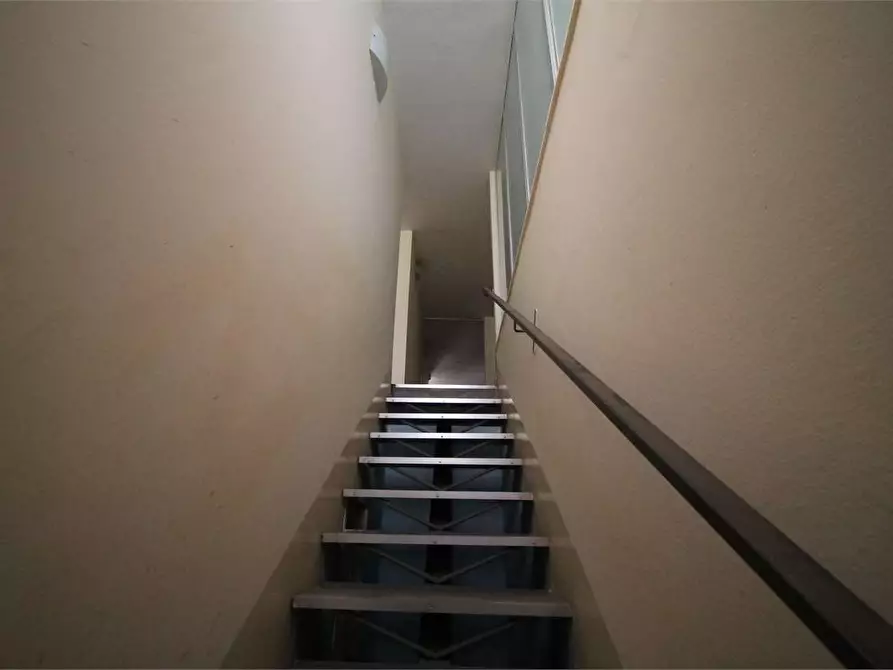 Immagine 17 di Negozio in vendita  in Viale Montedoro a Siracusa