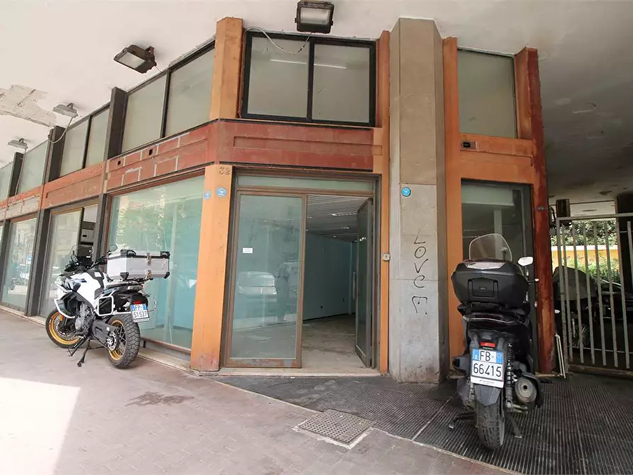 Immagine 2 di Negozio in vendita  in Viale Montedoro a Siracusa