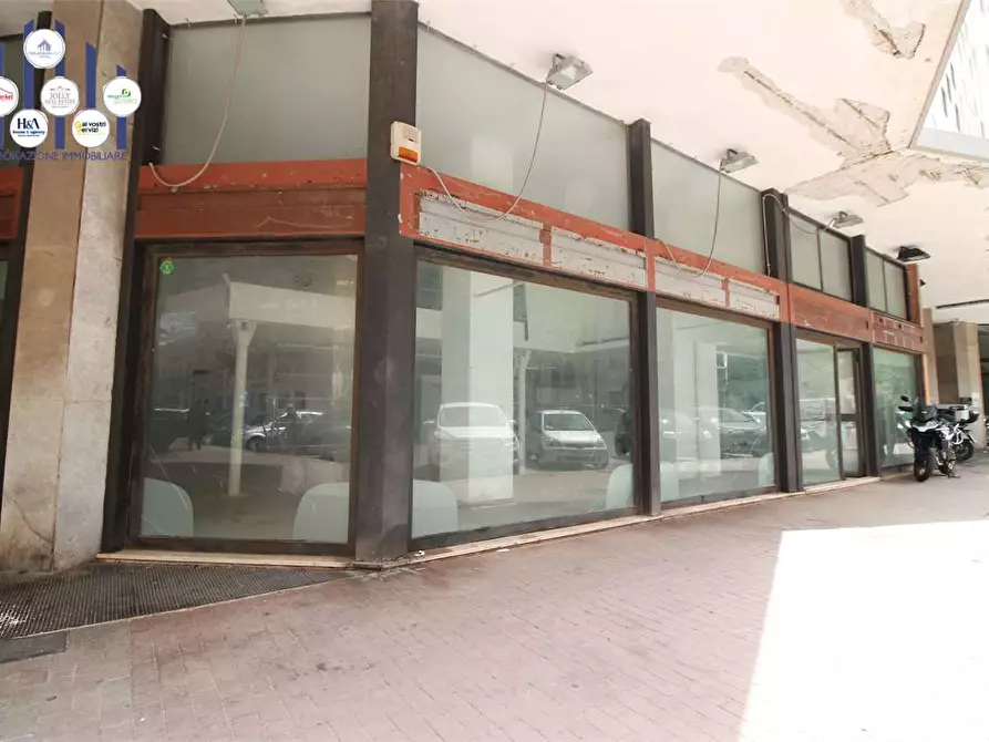 Immagine 1 di Negozio in vendita  in Viale Montedoro a Siracusa