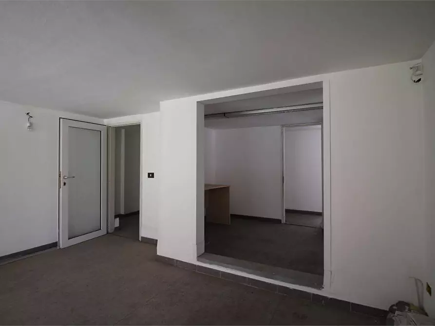 Immagine 26 di Negozio in vendita  in Viale Montedoro a Siracusa