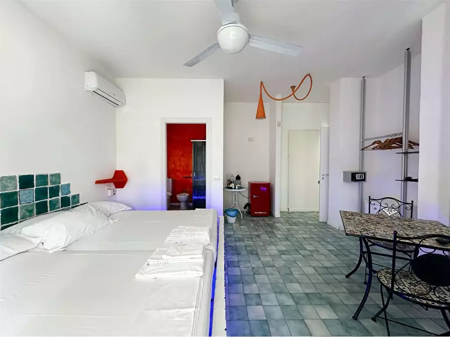 Immagine 4 di Villa in vendita  in VIA SENIGALLIA a Siracusa