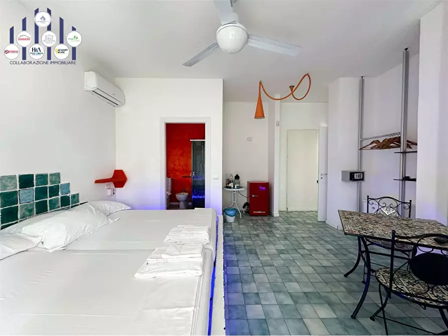 Immagine 4 di Villa in vendita  in VIA SENIGALLIA a Siracusa