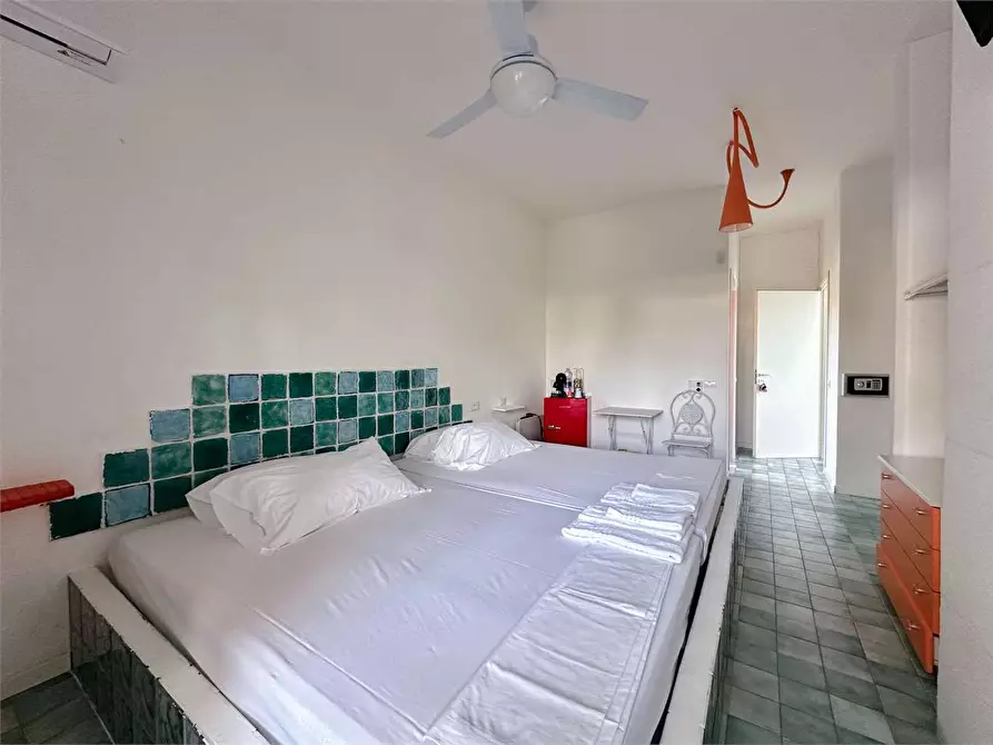 Immagine 9 di Villa in vendita  in VIA SENIGALLIA a Siracusa