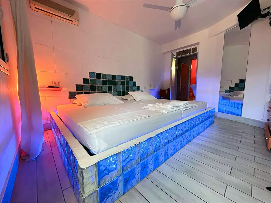 Immagine 12 di Villa in vendita  in VIA SENIGALLIA a Siracusa