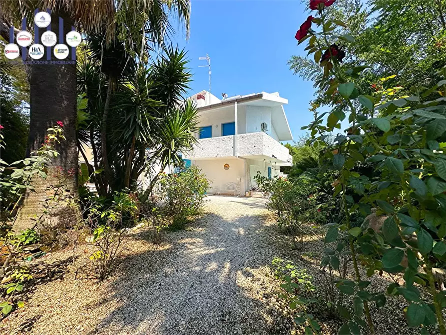 Immagine 1 di Villa in vendita  in VIA SENIGALLIA a Siracusa