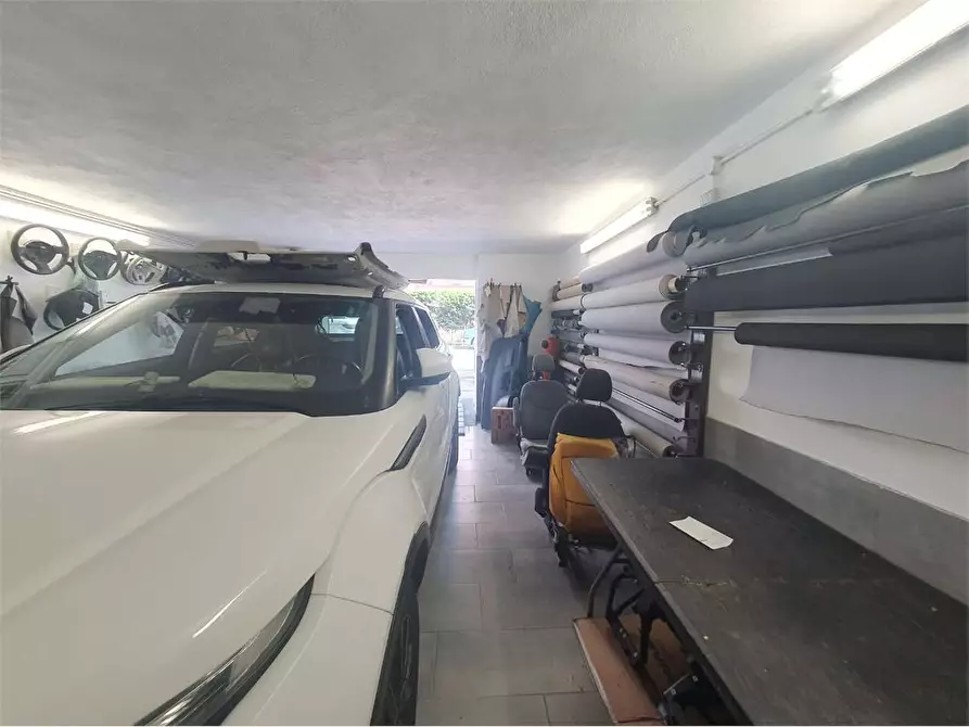 Immagine 3 di Magazzino in vendita  in Via Mattia Preti  a Siracusa