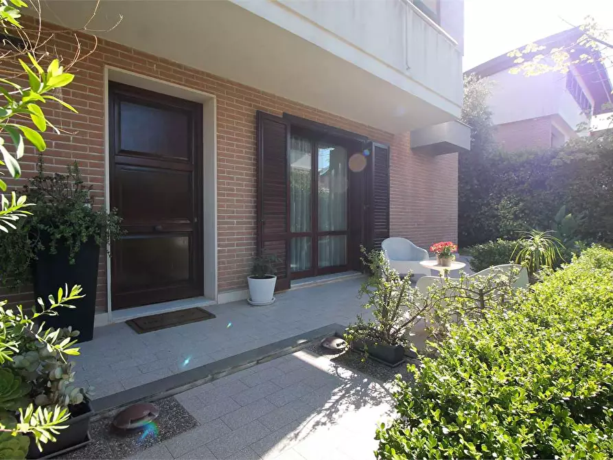 Immagine 30 di Villa in vendita  in Via Mons. Inserra a Siracusa