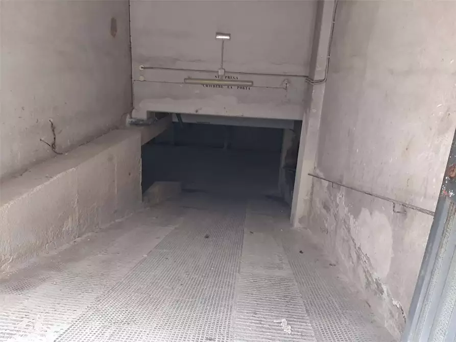 Immagine 4 di Garage in vendita  in Via Monsignor Carabelli  31 a Siracusa