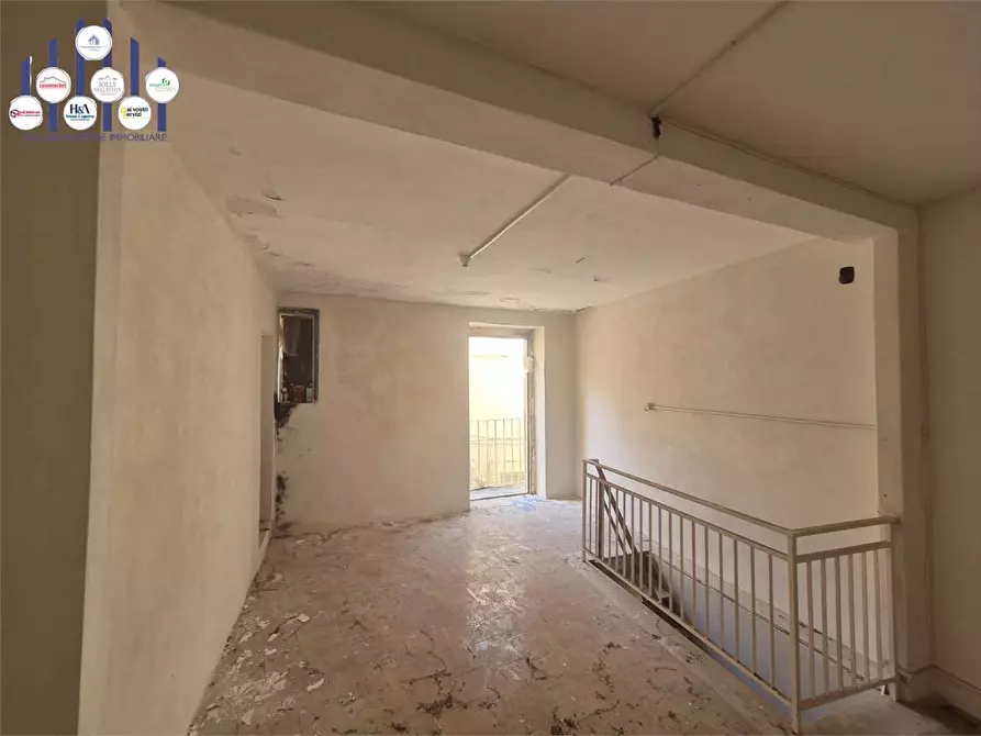 Immagine 8 di Stabile in vendita  a Siracusa