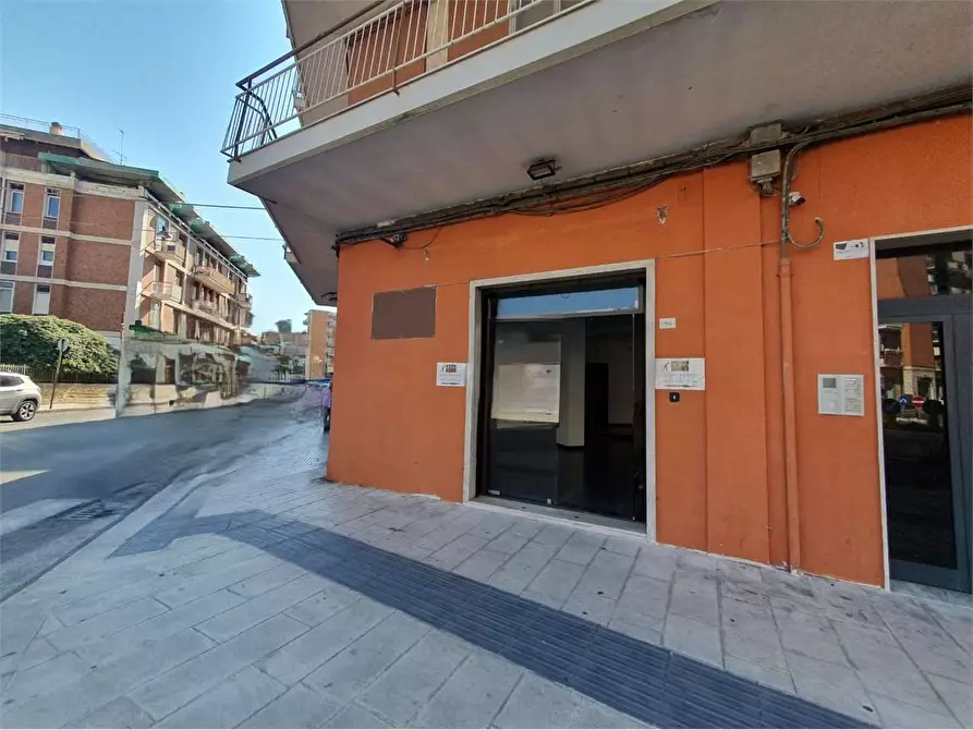 Immagine 1 di Negozio in affitto  in Viale Zecchino  a Siracusa