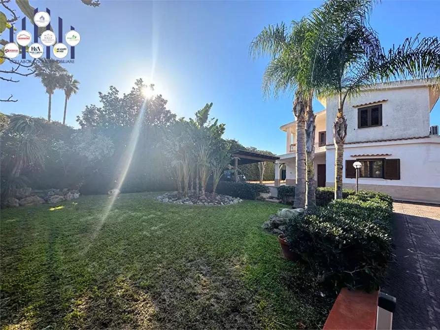 Immagine 1 di Villa in affitto  in Via Del Pellicano a Siracusa